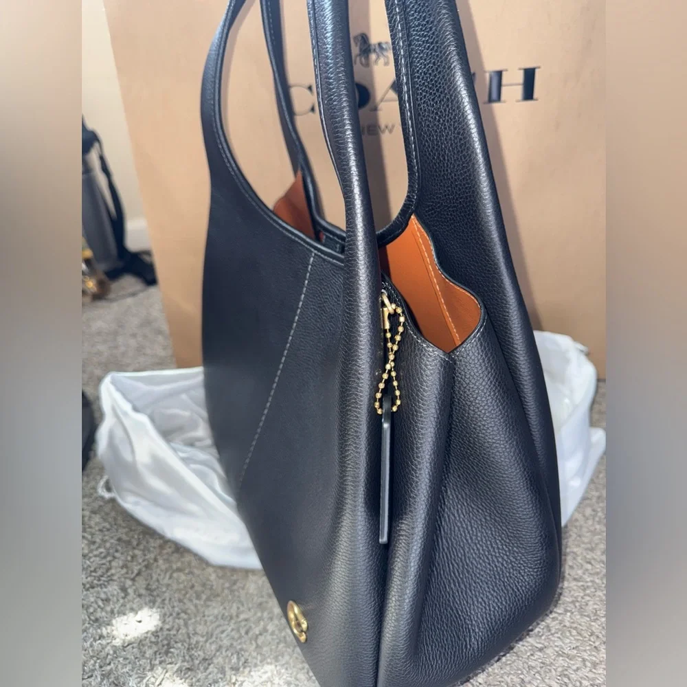 🔥Coach Lana Large Shoulder Bag🔥 - Picture 6 of 14